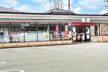 ���ӊ� �R���r�j 300m �Z�u��-�C���u�� �˓c���ڒ��w�Z�O�X