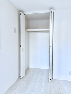 ���[ �m���̃N���[�[�b�g�B���s��������̂Ō���̈ߗނ�����������܂�܂��B