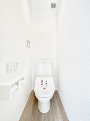 �g�C�� �g�C���͈��S�̂Q�ӏ��I���̃o�^�o�^������S�ł��B 