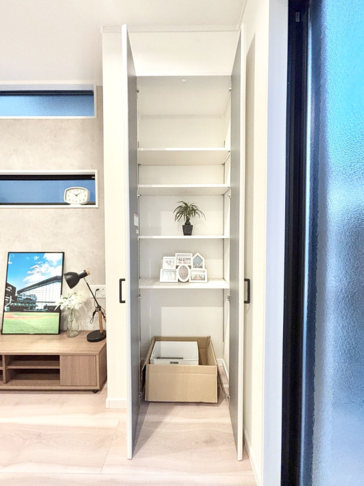 ���̑����� ���r���O���[�B�����Ɏ��[������ƕ����W�܂�LDK���X�b�L���Еt�������ł��ˁB  