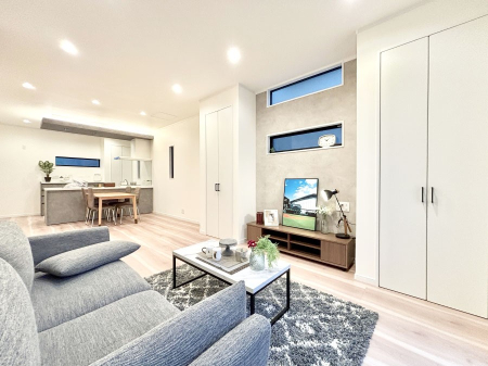 ���r���O ���Ƒ��̓��₩�Șb�����ŕ�܂�閾�邢���r���O