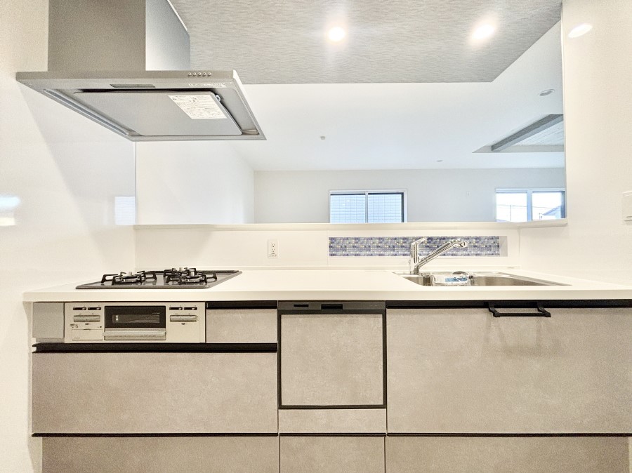 �L�b�`�� ���r���O�����n����l�C�̃J�E���^�[�L�b�`���B �Ƒ��������Ȃ���Ǝ������邱�Ƃ��ł��܂��B