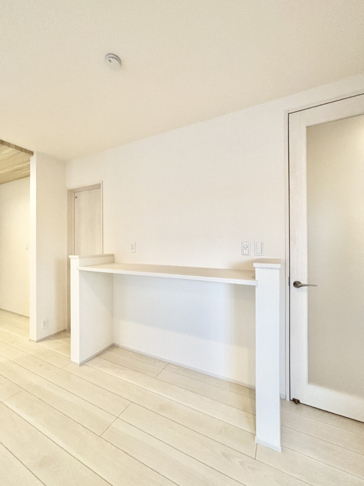 ���[ ���r���O�̃J�E���^�[�X�y�[�X�B���[�⃏�[�N�X�y�[�X�ȂǑ��p�r�ɂ����p���������܂��B