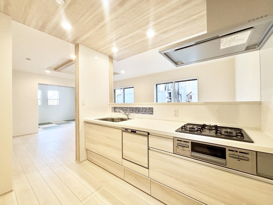 �L�b�`�� ���r���O�����n����l�C�̃J�E���^�[�L�b�`���B �Ƒ��������Ȃ���Ǝ������邱�Ƃ��ł��܂��B