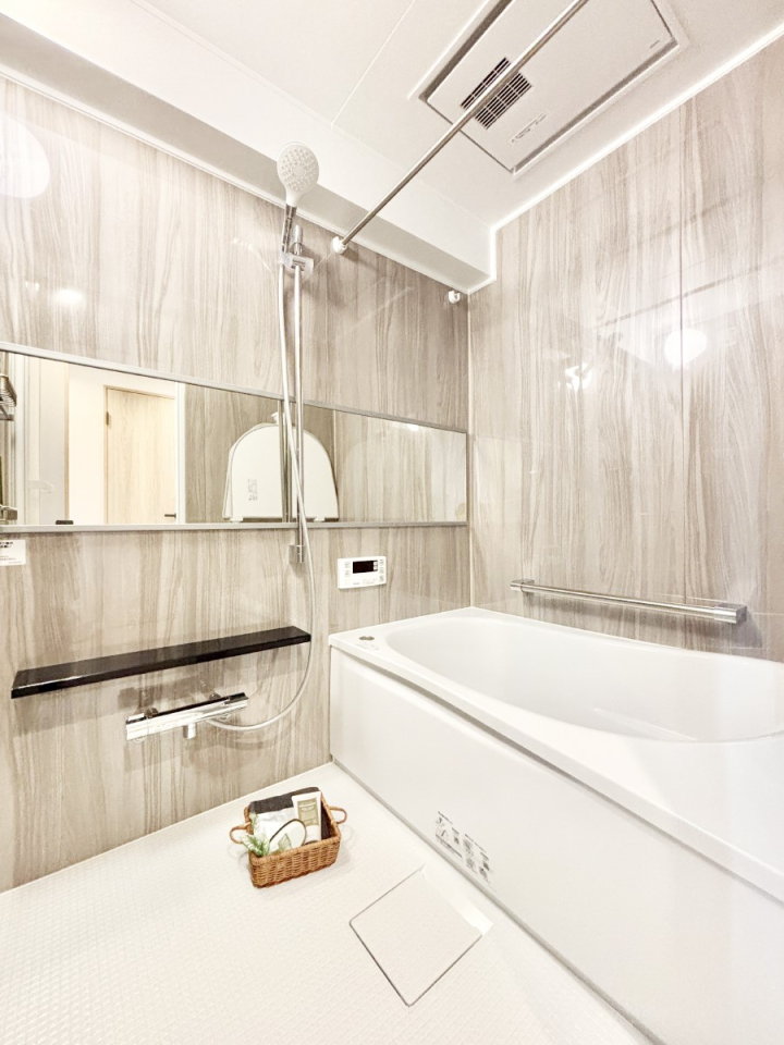 ���� ����̔�������Ă���閾�邢�������̂���o�X���[��