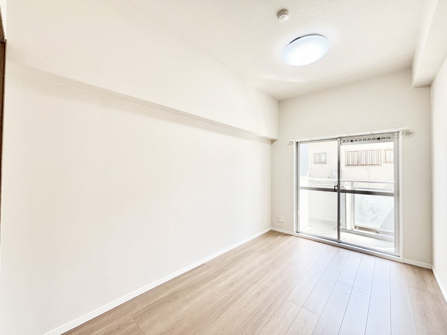 ���̑����� �o���R�j�[���J�������v���X���Ă����m��