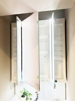 ���̑����� �O�ʋ��̗��ɁA���ϕi��q���p�i�Ȃǂ����[�\�B���ʑ����������ƕۂ��܂��I