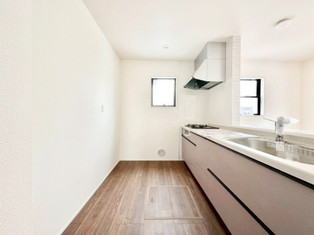 �L�b�`�� �u�₩�ȕ����ʂ蔲����L�b�`���B��������̂Ŗ��邭���C�ɂ��𗧂��܂��B�@