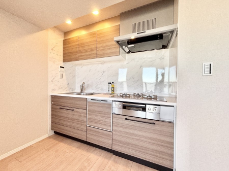 �L�b�`�� �������������I�ɁA�y�����I�V�X�e���L�b�`��