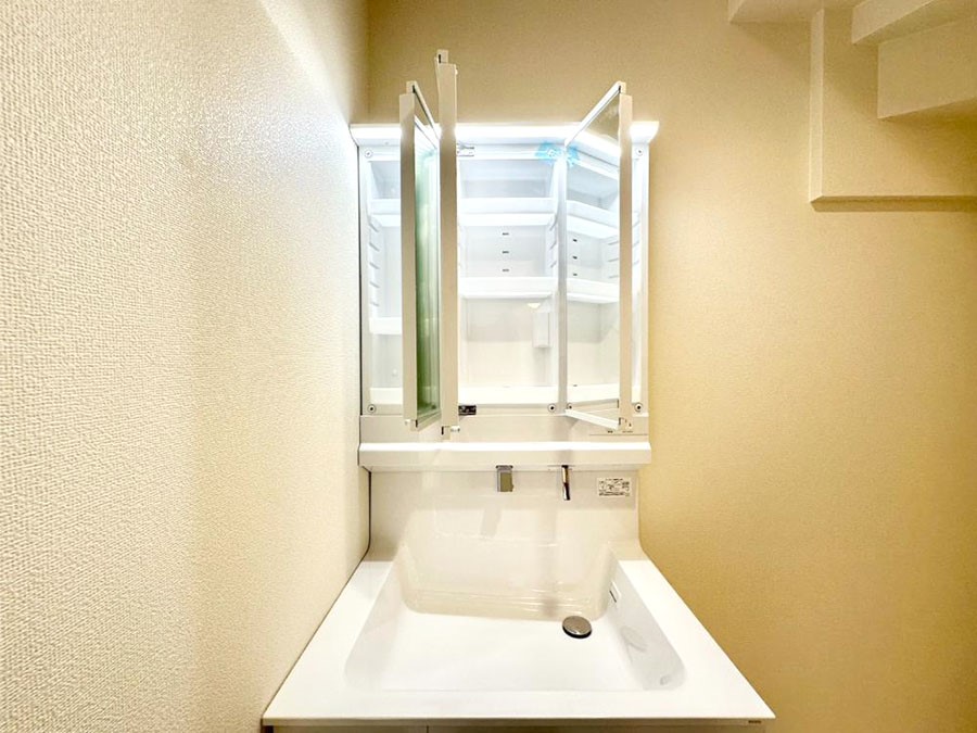 ���̑����� �O�ʋ��̗��ɁA���ϕi��q���p�i�Ȃǂ����[�\�B���ʑ����������ƕۂ��܂��I