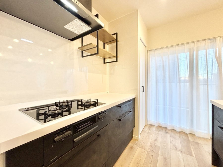 �L�b�`�� �������̂������ŉƑ��̏Ί炪�L����܂��I