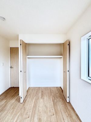 ���[ �m���̃N���[�[�b�g�B���s��������̂Ō���̈ߗނ�����������܂�܂��B