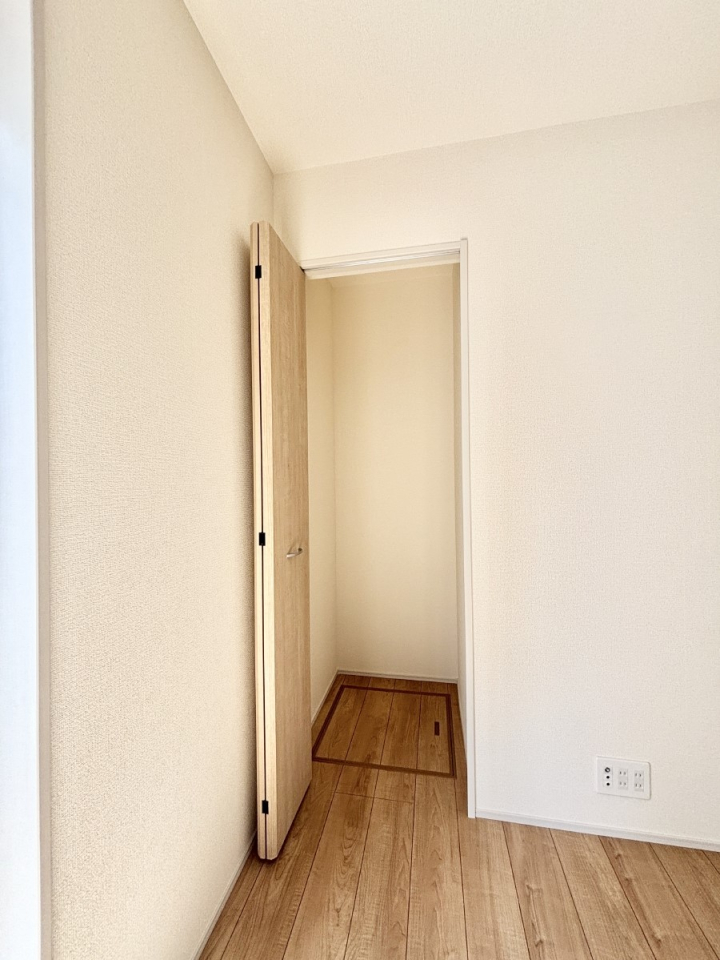 ���̑����� ���r���O���[�B�����Ɏ��[������ƕ����W�܂�LDK���X�b�L���Еt�������ł��ˁB  