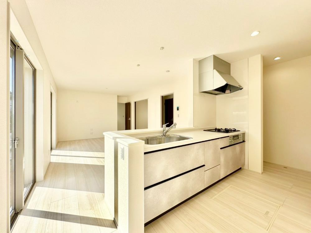 �L�b�`�� ���������Ȃ���ł����Ƒ��Ƃ̉�b���y���߂�ΖʃL�b�`�� 