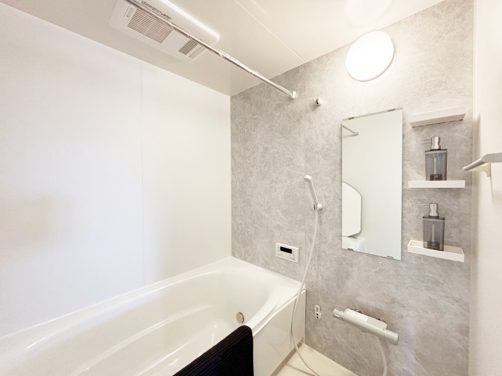 ���� ����̔�������Ă���閾�邢�������̂���o�X���[��