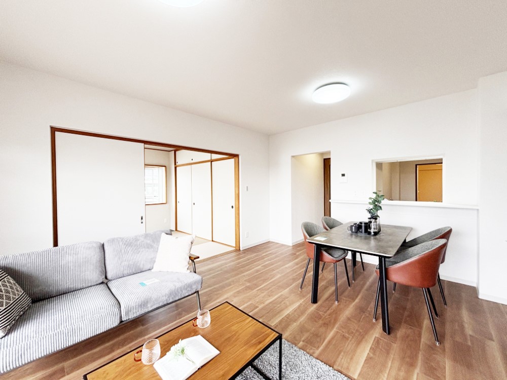 ���̑����� �אڂ̘a�����J������΂���ɍL�X��Ԃ�