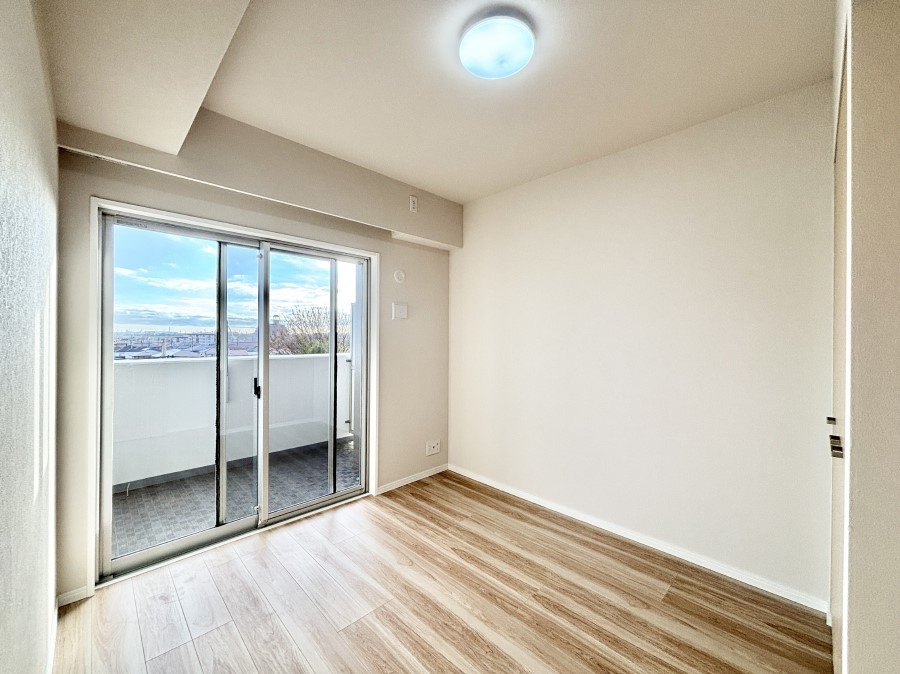 ���̑����� �o���R�j�[���J�������v���X���Ă����m��  