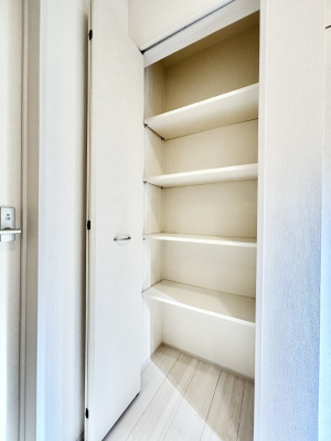 ���[ 1�K�L�����[�ɂ͑|���p�i����p�i�̃X�g�b�N�Ȃǂ����[�ł��܂��B