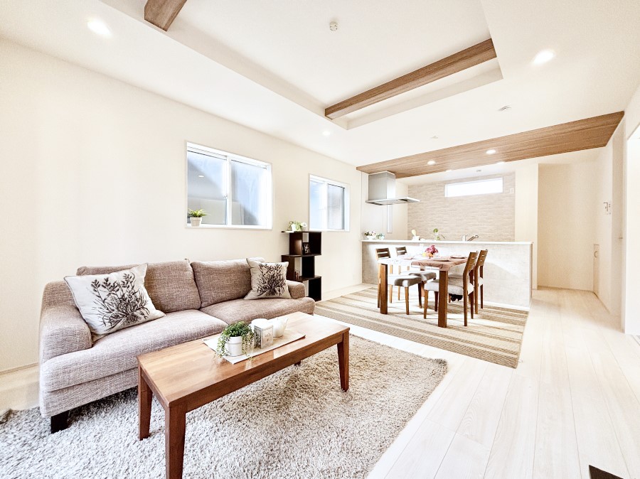 ���r���O ���Ƒ��̓��₩�Șb�����ŕ�܂�閾�邢���r���O