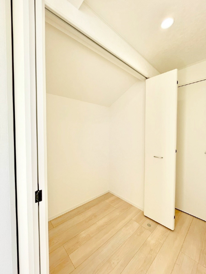 ���[ �m���̃N���[�[�b�g�B���s��������̂Ō���̈ߗނ�����������܂�܂��B