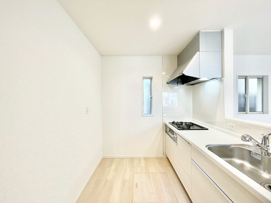 �L�b�`�� �u�₩�ȕ����ʂ蔲����L�b�`���B��������̂Ŗ��邭���C�ɂ��𗧂��܂��B