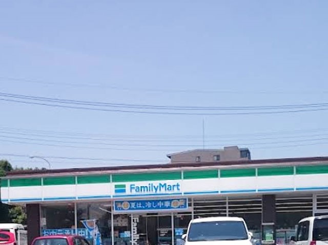 ���ӊ� �R���r�j 500m �t�@�~���[�}�[�g ��z���˓X