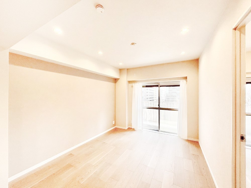 ���r���O ���邢�z���������A�����̕��͋C�ɖ�������郊�r���O�_�C�j���O   