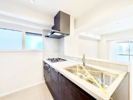 �L�b�`�� ���������Ȃ��炲�Ƒ��Ƃ̉�b���y���߂�ΖʃJ�E���^�[�L�b�`��    