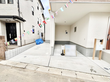  ����2��\�I�}�Ȃ��q�l�̒��ԂɁB�܂��A���Ƒ��̎��]�ԃX�y�[�X�Ƃ��Ă��劈��B