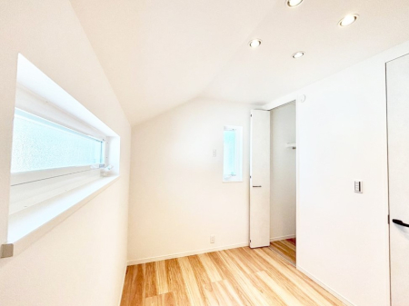 ���̑����� �i�`�������ȃt���[�����O�͂ǂ�ȃC���e���A�ɂ��}�b�`�B