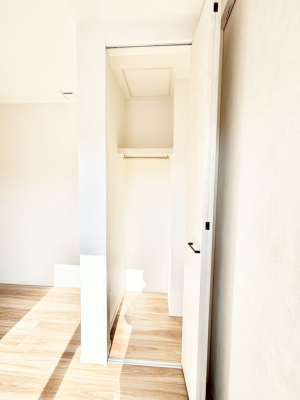 ���[ ��������ߗނ�ו��Ȃǂ̎��[�ɕ֗��ȃN���[�[�b�g�t���ł��B