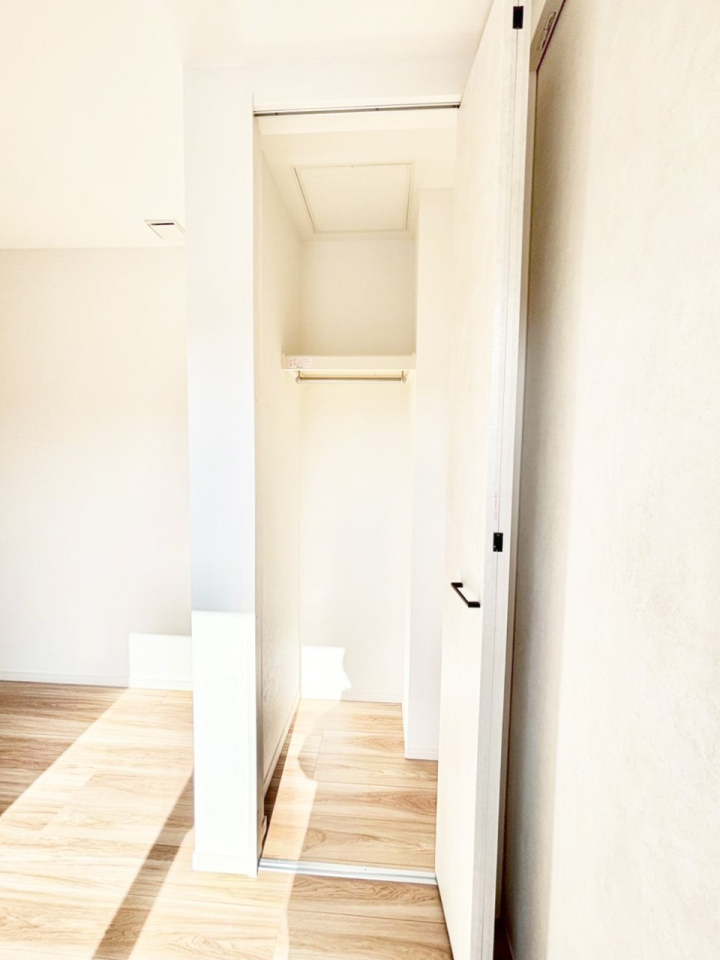 ���[ ��������ߗނ�ו��Ȃǂ̎��[�ɕ֗��ȃN���[�[�b�g�t���ł��B