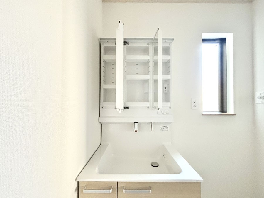 ���̑����� �O�ʋ��̗��ɁA���ϕi��q���p�i�Ȃǂ����[�\�B���ʑ����������ƕۂ��܂��I