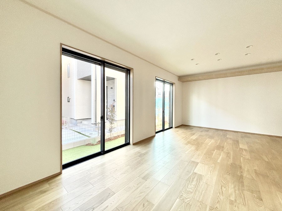 ���̑����� ���邢�z���������A�����̕��͋C�ɖ��������_�C�j���O�B   