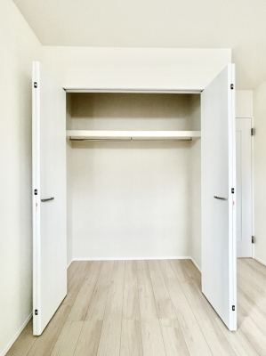 ���[ �m���̃N���[�[�b�g�B���s��������̂Ō���̈ߗނ�����������܂�܂��B 