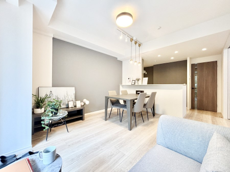 ���r���O �Ƒ��c���̎��Ԃ��[���������ȏ��g�[�t���̃��r���O�ł��B