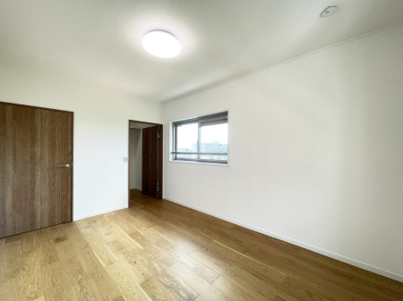 �Q�� ����