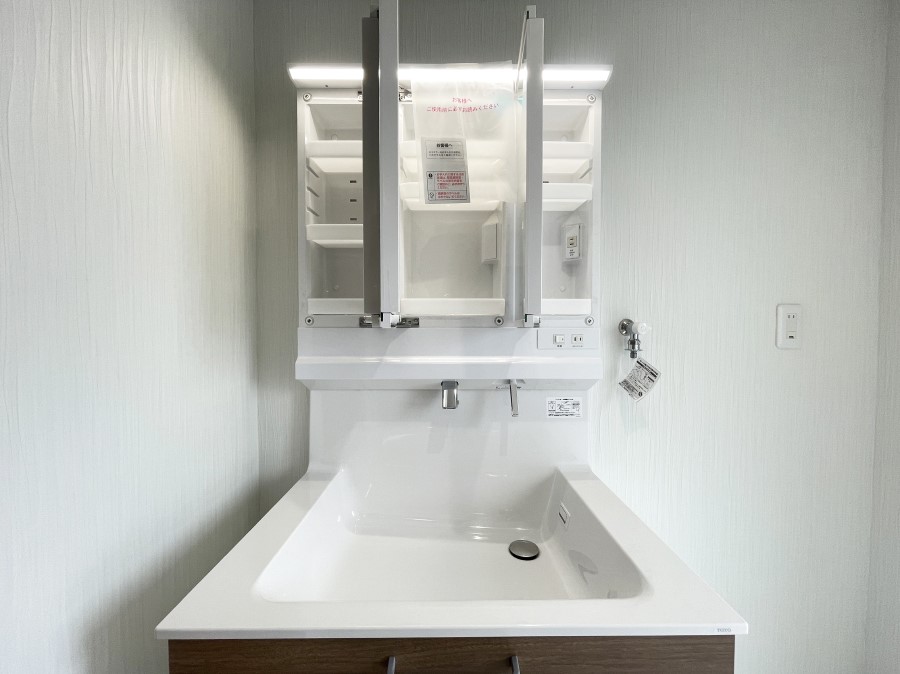 ���̑����� �O�ʋ��̗��ɁA���ϕi��q���p�i�Ȃǂ����[�\�B���ʑ����������ƕۂ��܂��I