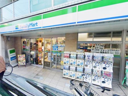 ���ӊ� �R���r�j 300m �t�@�~���[�}�[�g �Ŗ����w����X