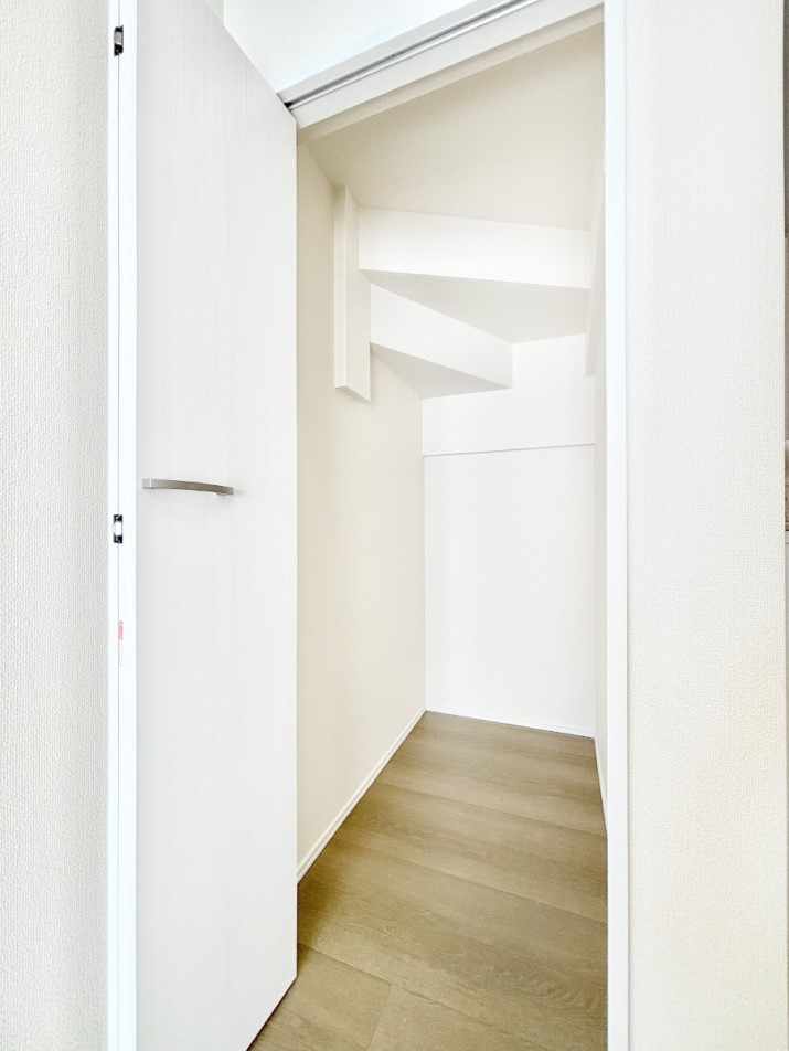 ���[ �����Ղ�̎��[�X�y�[�X�ŉ��K�ɕ�点���� 