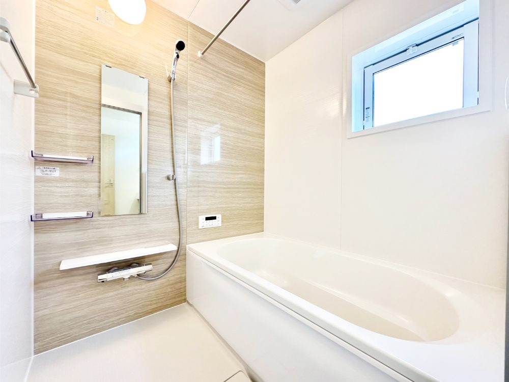 ���� ����̔�������Ă���閾�邢�������̂���o�X���[��