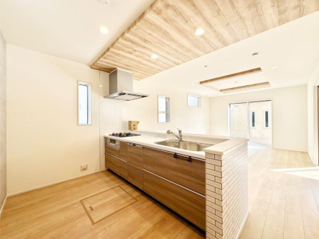 �L�b�`�� ���������Ȃ��炲�Ƒ��Ƃ̉�b���y���߂�ΖʃJ�E���^�[�L�b�`��