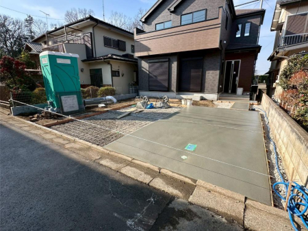  ����3��\�I�}�Ȃ��q�l�̒��ԂɁB�܂��A���Ƒ��̎��]�ԃX�y�[�X�Ƃ��Ă��劈��B