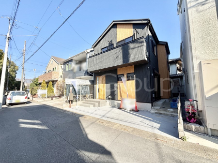 ���n�O�ώʐ^ �����Ղ�̗z���ƊJ�����ɕ�܂�閾�邢�Z�܂�  