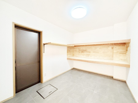 ���[ �G�ߕi���̕i�Ȃǂ����Ղ���[�o����L���̂���T�[�r�X���[���t���ł��B