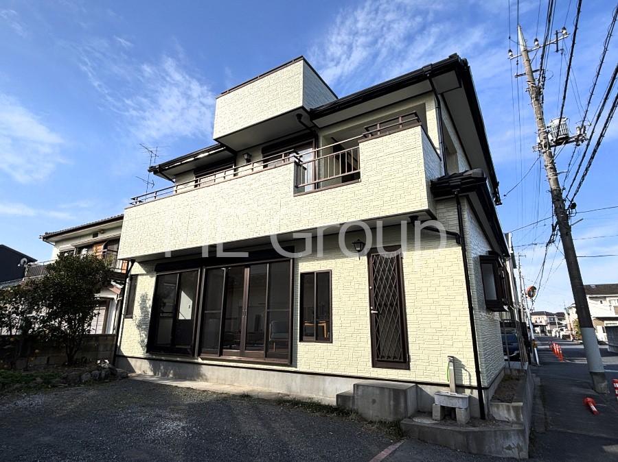 ���n�O�ώʐ^ �������ꂽ�O�ρA�㎿�ȏZ��Ԃ��L���鎺���͉i�����S���ĉ߂�����Z���ł��B 