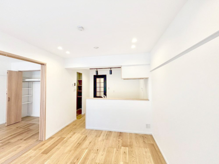 ���̑����� ���邢�z���������A�����̕��͋C�ɖ��������_�C�j���O�B   