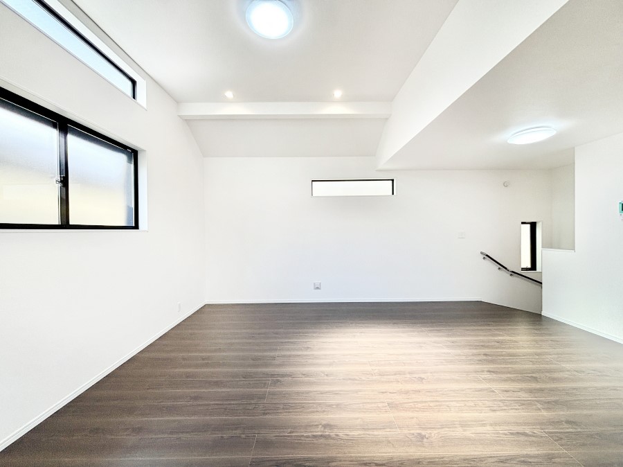 ���̑����� �Ƒ��̏Ί炪���R�Ɛ��܂�Ă���A����ȕ��͋C�̃_�C�j���O�Ɏd�オ���Ă��܂� 