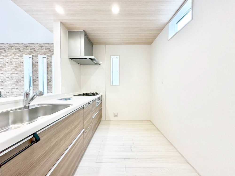 �L�b�`�� �u�₩�ȕ����ʂ蔲����L�b�`���B��������̂Ŗ��邭���C�ɂ��𗧂��܂��B