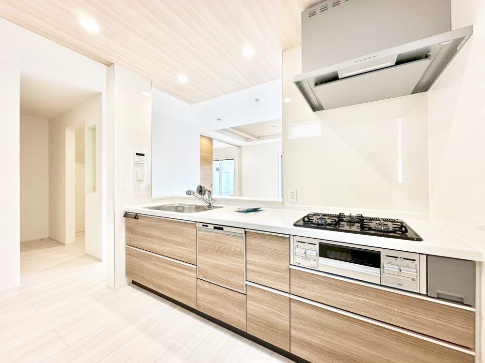 �L�b�`�� �J�E���^�[�z���ɂ��b�������Ȃ��疈���̂������������Ɗy����